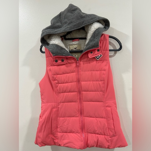 Hollister coral and White Sherpa-Lined Vest size M - Picture 2 of 6